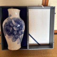 花柄　壺の画像