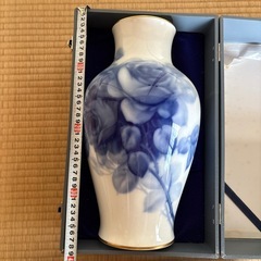 花柄　壺の画像