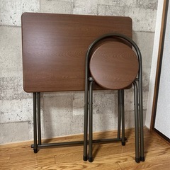 折りたたみテーブル＆イスの画像