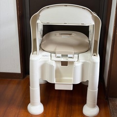 【おそらく新品・介護】安寿 ポータブルトイレ FX-CP ちびくまくん アロン化成 ポータブルトイレ 介護用トイレ 肘掛け付き 高さ調節 抗菌 樹脂製 コンパクト 置き型 室内用 排泄ケア 福祉用具 手すり付き ひじ掛け調整 便座高調整 バケツ付き おむつ卒業 リハビリ 在宅介護の画像