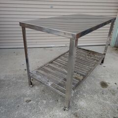 兵庫県 三田市 直接お引き取り限定 ステンレス作業台 縦60×横120×高さ79 調理台 業務用 棚付き 店舗用品 厨房用品 飲食店 キッチン 中古の画像