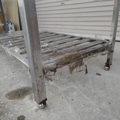 兵庫県 三田市 直接お引き取り限定 ステンレス作業台 縦60×横120×高さ79 調理台 業務用 棚付き 店舗用品 厨房用品 飲食店 キッチン 中古の画像