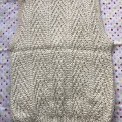 ①手編みベスト（メンズ）の画像