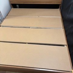 クイーンサイズ　ベッド フレーム＆マットレスセットの画像