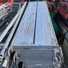 足場　工事用品　現場の画像