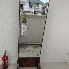 ドレッサーと鏡のセットの画像
