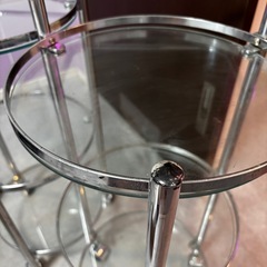 3段ガラスワゴン2つセットの画像