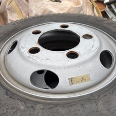 中古タイヤ　中型トラック用の画像