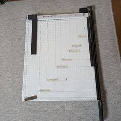PAPER CUTTER  A3まで切れるペーパーカッター中古の画像
