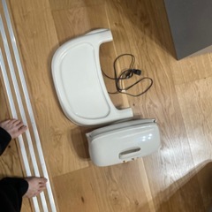 コンビ電動ハイローチェア収納ボックス、テーブル付きの画像