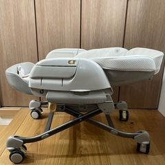 コンビ電動ハイローチェア収納ボックス、テーブル付きの画像