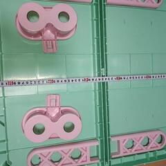 軽量！便利！折りたたみプラスチックテーブル　キャンプ、子供用、物置台など使い方色々の画像