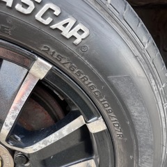 ハイエースタイヤホイールの画像