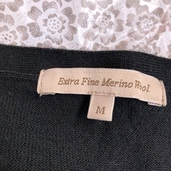 状態良　UNIQLO ウール100% Vネックセーター　黒　レディースMの画像