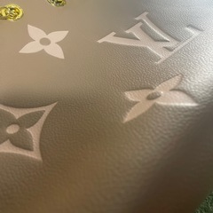 ハンドバックとパスケースセットの画像