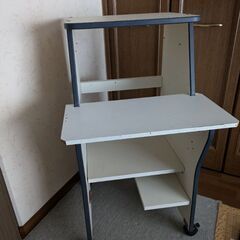 キャスター付きパソコンデスク　　中古の画像