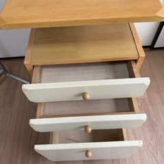 ナイトテーブルの画像