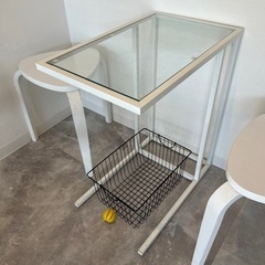 IKEA テーブルの画像