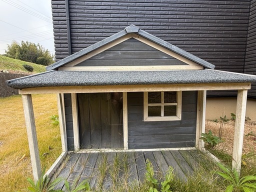 【ALLFORWAN’sLIFE】 ドッグハウス ホームタウンドッグハウス テラス付き サイズ外寸 幅130cm x 奥行119cm x 高さ109cm 超大型犬用 犬小屋 屋外用 大型犬 中型犬 屋外 防寒 防風 通気性 背面ドア付き