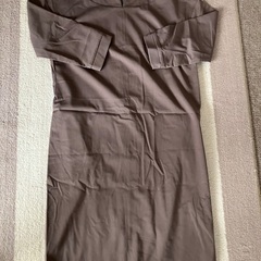 茶ワンピースと白ワンピース4点200円の画像