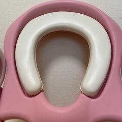 ほぼ未使用⭐︎補助便座　折りたたみステップ式補助便座　トイトレ　踏み台付の画像