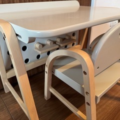 キッズデスク＆チェアの画像
