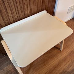 キッズデスク＆チェアの画像