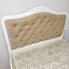 【 定価約10万円 】【 即日取りに来られる方限定 】猫足 アンティーク ロココ調 セミダブルベッド  マッドレス付きの画像