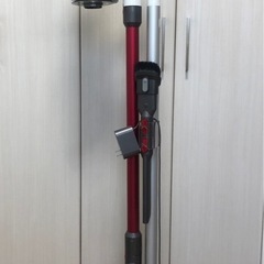 ダイソン掃除機（ジャンク品）純正スタンド付の画像