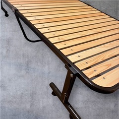 スノコ折りたたみベッド　カビ・ダニ予防　通気性　高さがあり掃除機をかけ易い　立ち上がりしやすい　シングルサイズ　キャスター付き！　の画像