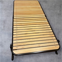 スノコ折りたたみベッド　カビ・ダニ予防　通気性　高さがあり掃除機をかけ易い　立ち上がりしやすい　シングルサイズ　キャスター付き！　の画像