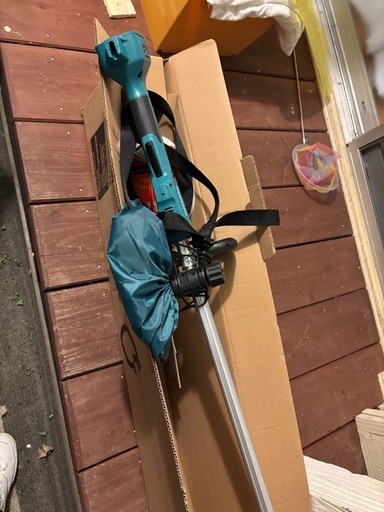 【売却済】マキタ製草刈機　草刈り機　バッテリー別売