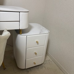 大理石のドレッサーの画像