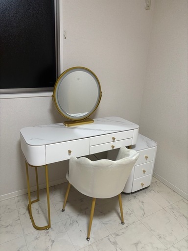 大理石のドレッサー