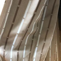 カーテン 水玉模様ライトブラウン2枚組 138×106 フック付き良品の画像