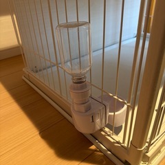 手渡し希望　超小型〜小型犬用アイリスオーヤマ製ホワイトケージ 　給水ボトルセットの画像