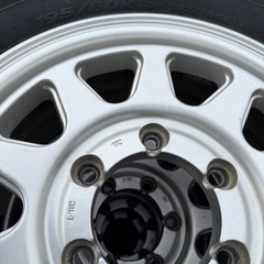 スタッドレスタイヤ
195/ 80 /r 15アルミホイール付きの画像