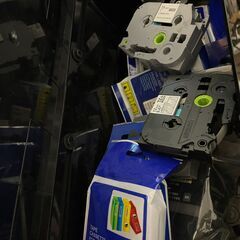 brother ブラザー ラベルライター ピータッチキューブ PT-P910BT (スマホPC対応/3.5mm-36mm幅/TZeテープ/) TZe互換テープ不要分 付きの画像