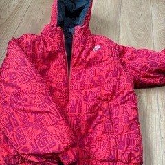 　キッズ　140センチ　NIKE ダウン　ベストの画像