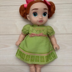 アナと雪の女王 幼少期のアナの人形青い目のドールの画像