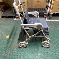 【シルバーカー】座れるタイプ／収納バッグ付き／押しやすい／デニム調クッション の画像
