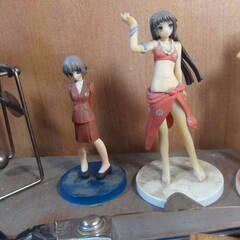 物々交換 小さ目なフィギュア 3体まとめて 汚れあり 中古品 現状品 重たい家電製品と交換の画像