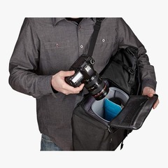 THULE　Covert DSLR Rolltop Backpackの画像