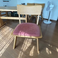 ダイニングテーブルの画像