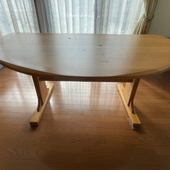 ダイニングテーブルの画像