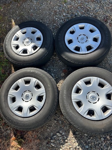 トヨタハイエース、レジアスエース　ダンロップ　夏タイヤ4本ホイールカバー付き