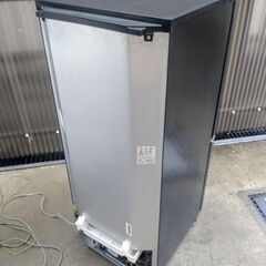 10,000円/06 SHARP シャープ プラズマクラスター ノンフロン冷凍冷蔵庫 右開き/左開き(付け替え) 2ドア 137L SJ-GD14E-B ピュアブラック 2019年製 通電確認済みの画像