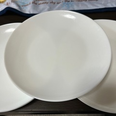 《決まりました》白いお皿5枚の画像