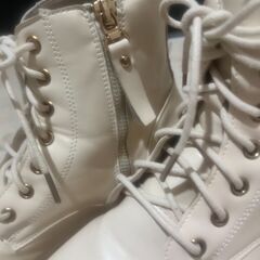 キッズ　アイボリーブーツ37サイズ　23センチ～23.5センチ　の画像