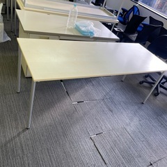 入荷予定【中古】会議用テーブル(ホワイト／四つ足)　差し上げます！の画像
